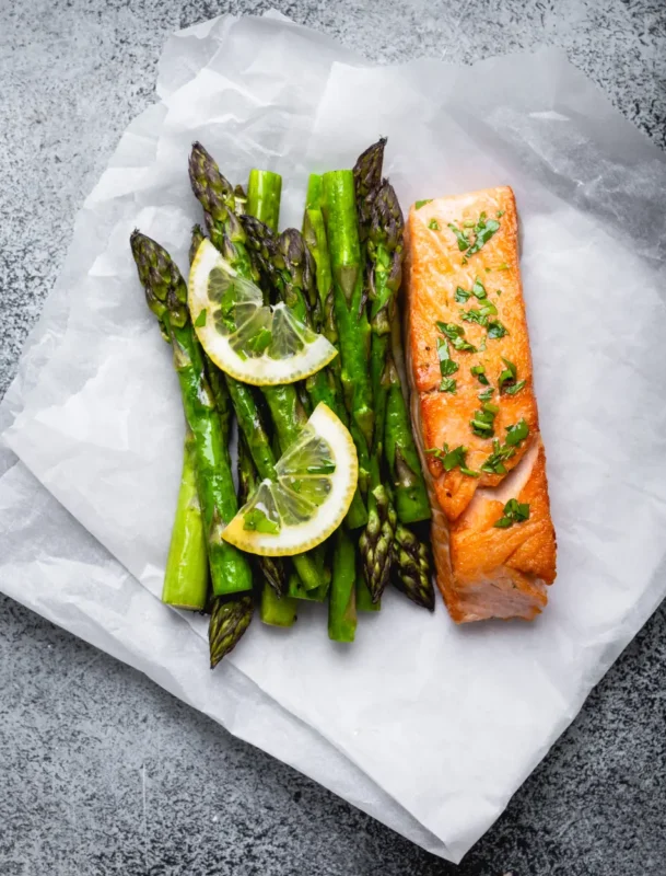 salmon with green asparagus