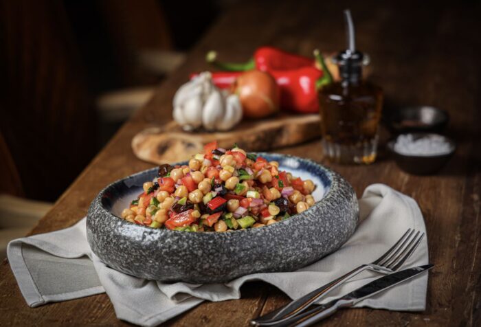 beans and chickpeas salad