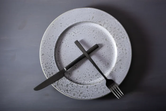 empty plate suggesting intermittent fasting