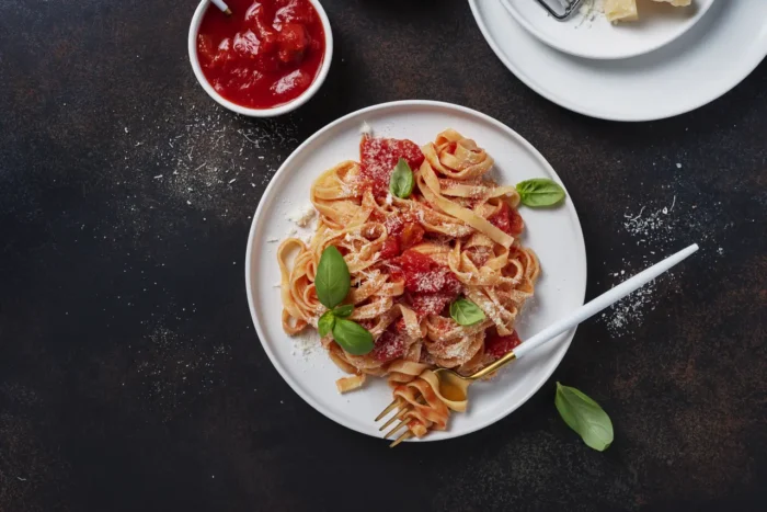 al dente pasta with tomato sauce