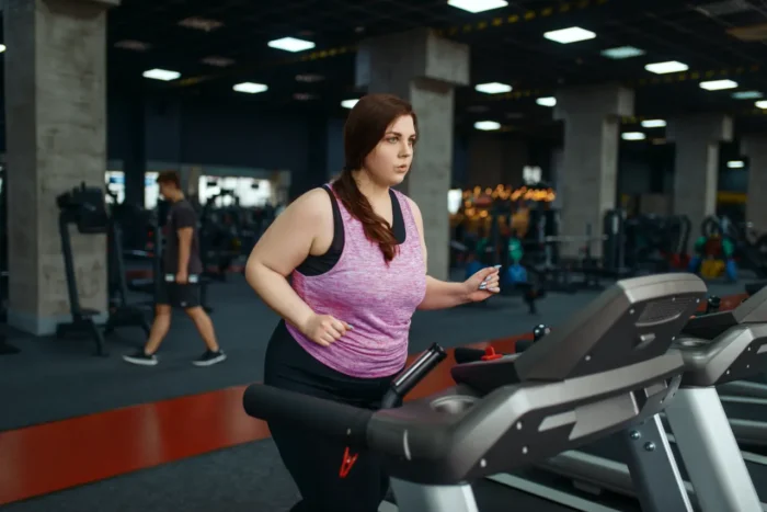 woman running on a treadmill to reverse her fatty liver